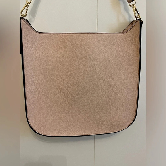 Neiman Marcus leather pale pink crossover bag with gold hardware, magnetic snap - Picture 3 of 11